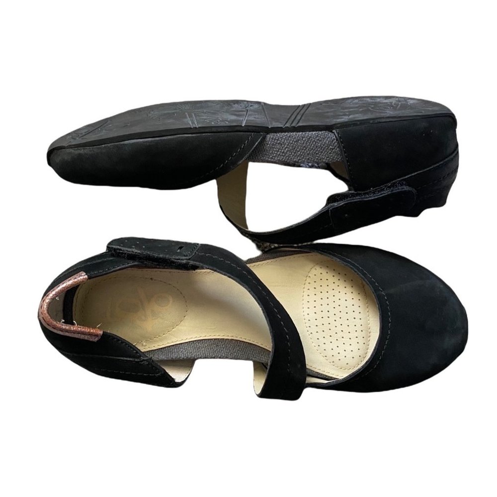OTBT Black Flats